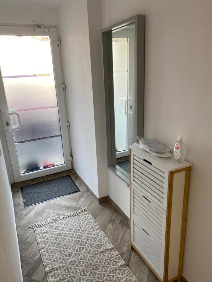 Garden Apartament Petrila Eksteriør billede